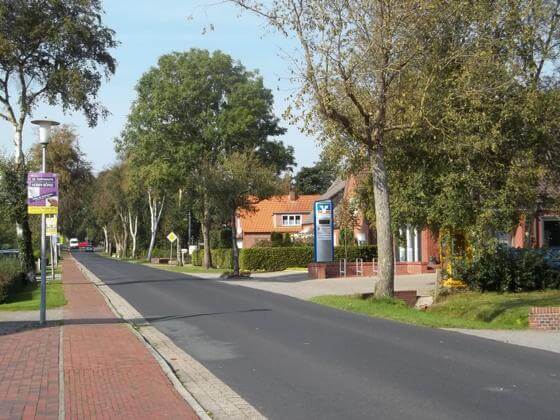 Berumerfehn Berumerfehner Ortskern - Die Dorfstraße
