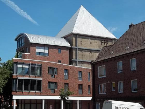 Emden: Ein umbauter Luftschutzbunker Umbauter Bunker in Emden