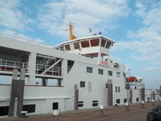 Fähre im Hafen von Norddeich Norddeich Fähre
