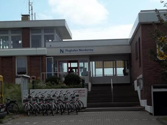Norderney Flughafen Eingangsbereich des Flughafens Norderney