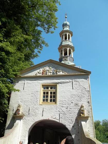 Das schöne Tor des Wasserschlosses Schlosstor