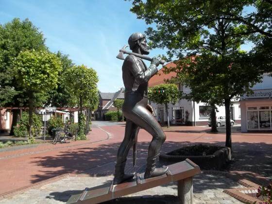 Störtebeker Marienhafe Störtebeker Denkmal in Marienhafe