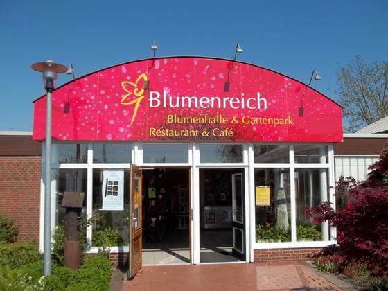Wiesmoor Blumenhalle Der Eingang der interessanten Blumenhalle in Wiesmoor